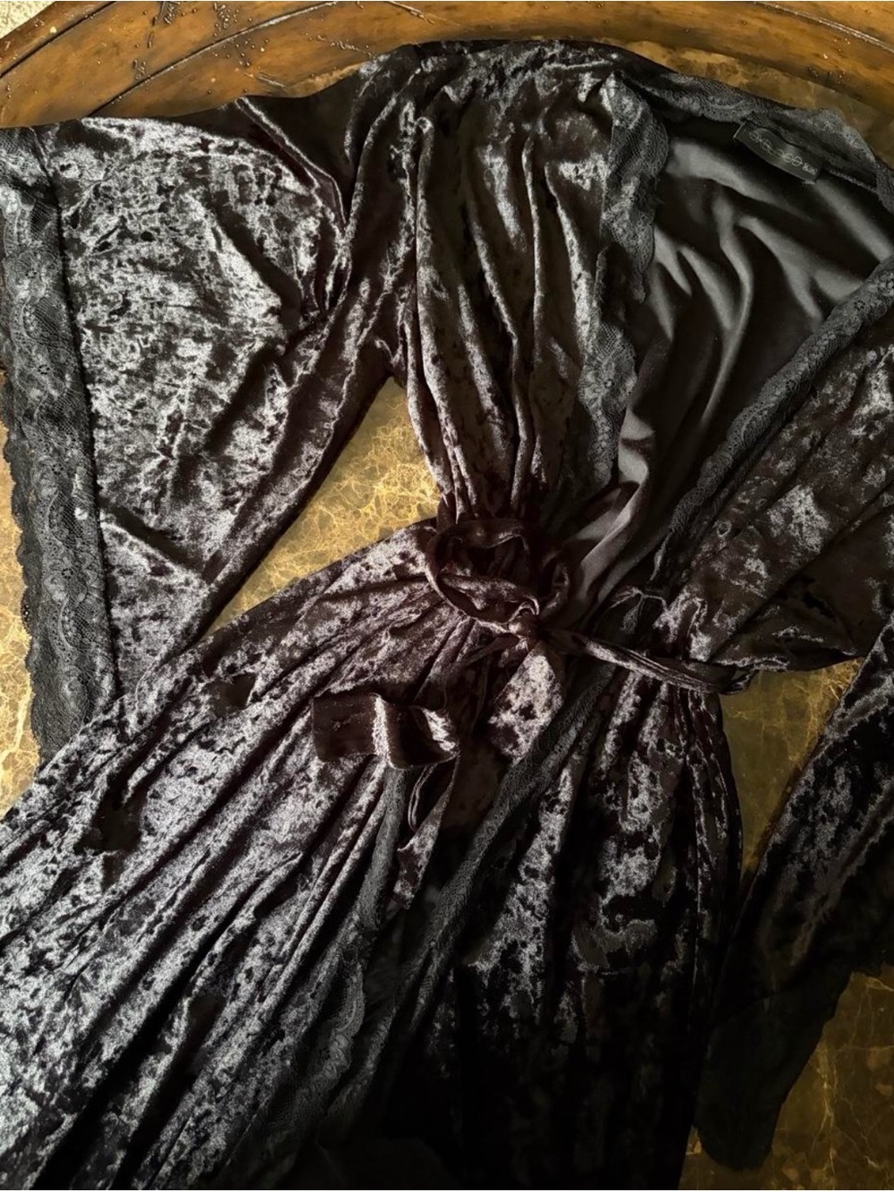 Crushed Velvet Lace-Trim Black Women's Robe - Elegant Lounge Wrap